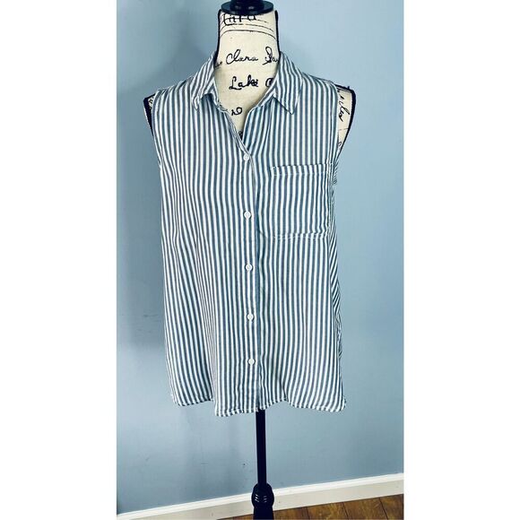 Beach Lunch Lounge Women’s M Blue and White Striped Sleeveless Button Up Collare - Picture 1 of 8